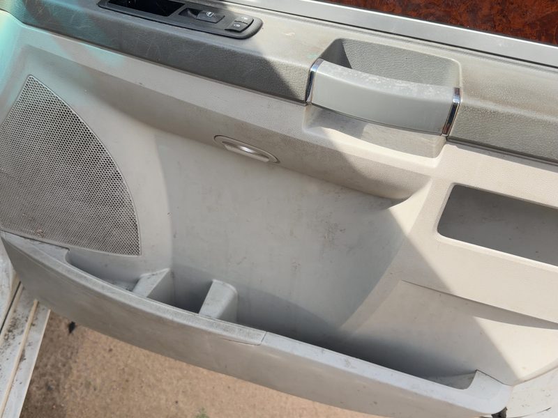 2010 Chrysler Town & Country Front Door Trim Panel RH