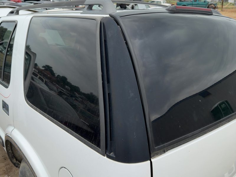 1998 Blazer S10/jimmy S15 Quarter Panel Moulding LH
