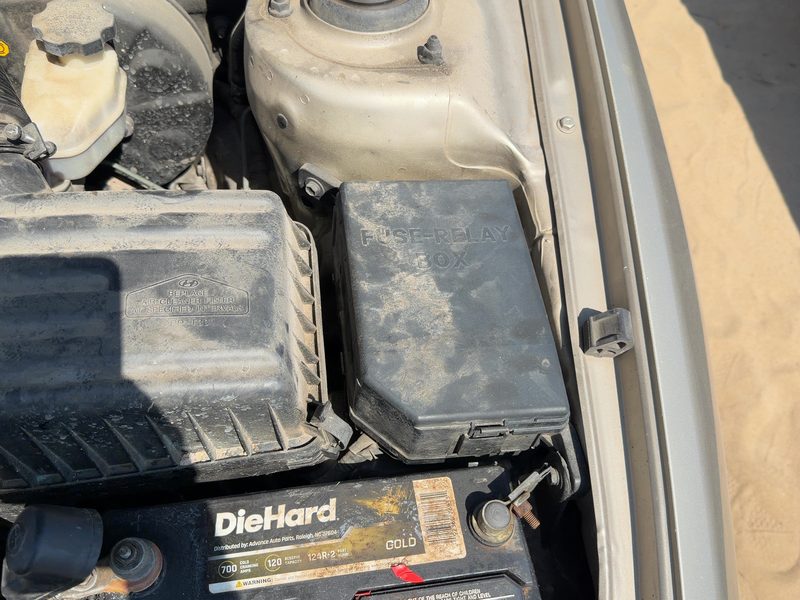 2001-2003 Hyundai Elantra Engine Fuse Box