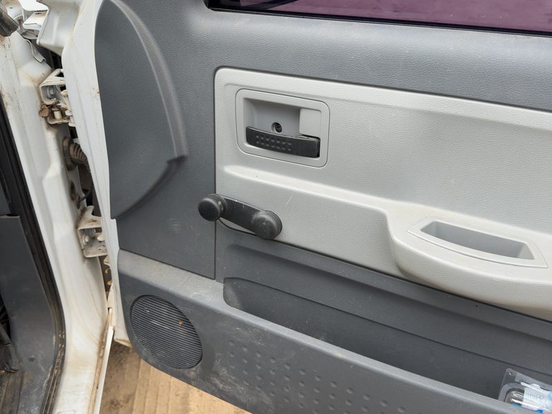 2005-2007 Dodge Dakota (mid-size) Front Door Trim Panel RH