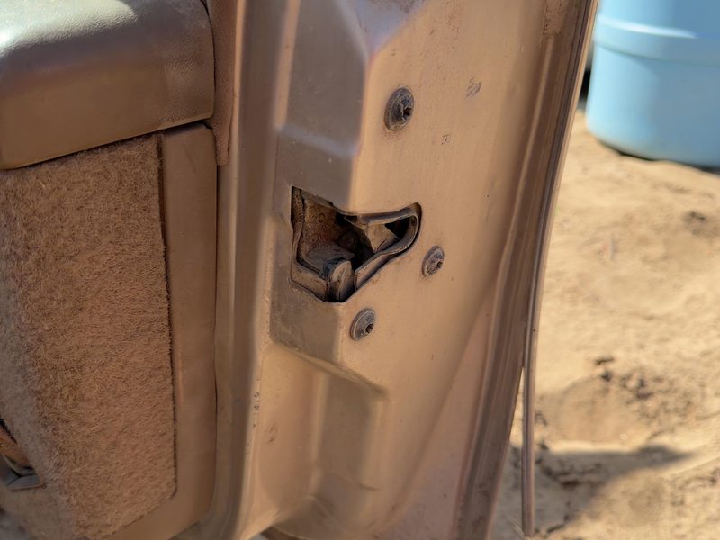 1993 Buick Century Front Door Latch RH