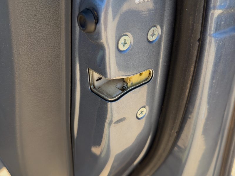 2005-2007 Honda Accord Front Door Latch RH