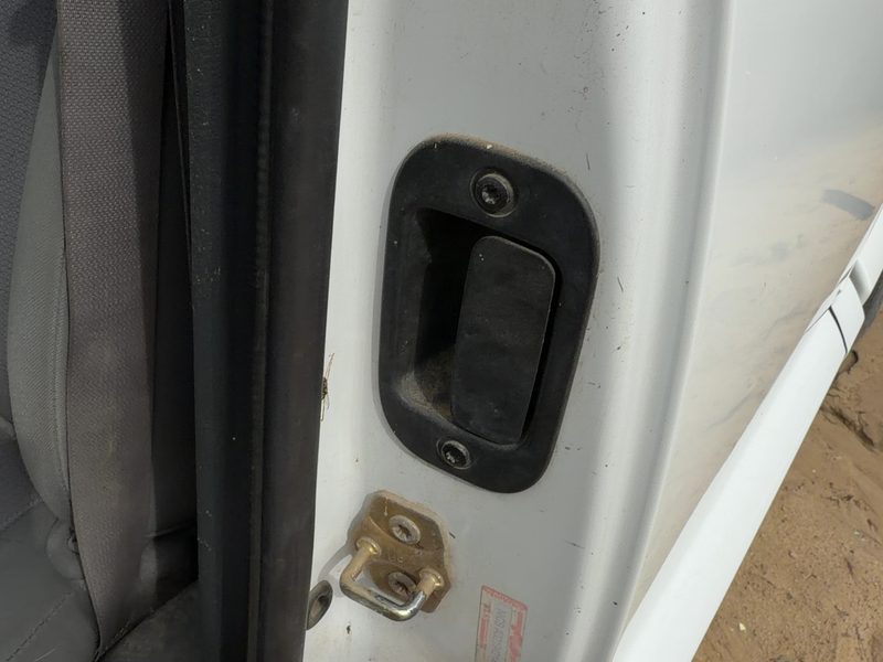 2005-2011 Dodge Dakota (mid-size) Outside Door Handle LH