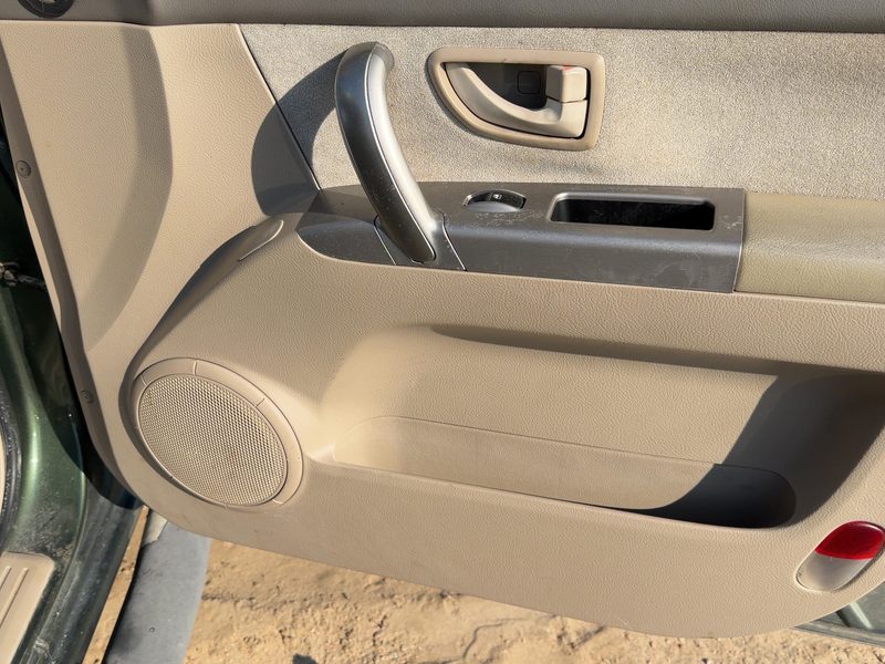 2005-2006 Kia Sorento Front Door Trim Panel RH