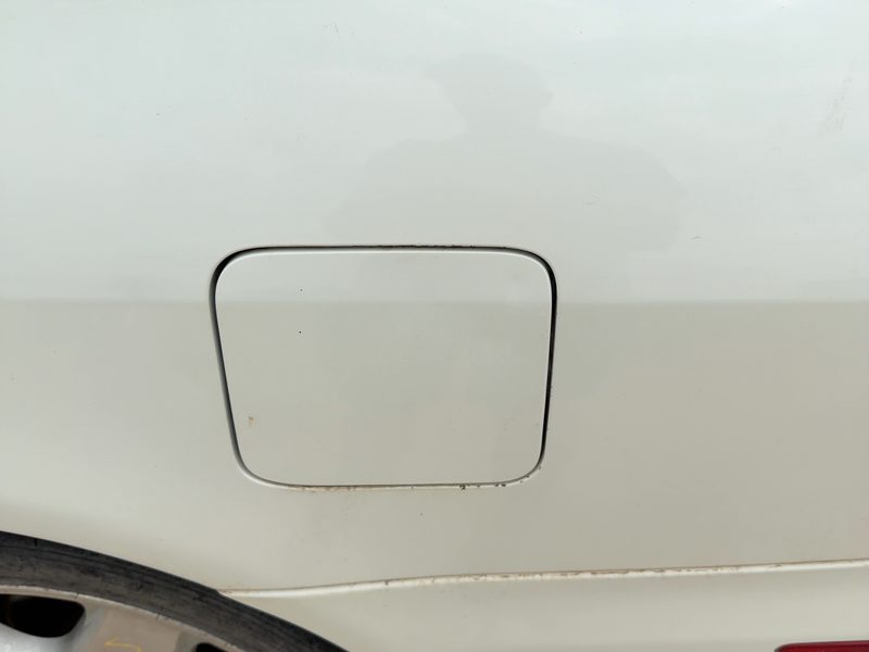 2000-2004 Infiniti I30 Fuel Tank Door