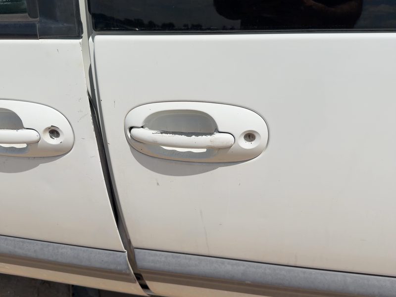 1999 Chrysler Town & Country Outside Door Handle LH