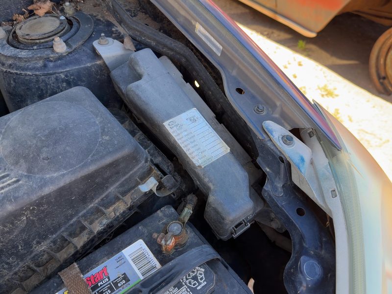 2004-2008 Toyota Matrix Engine Fuse Box