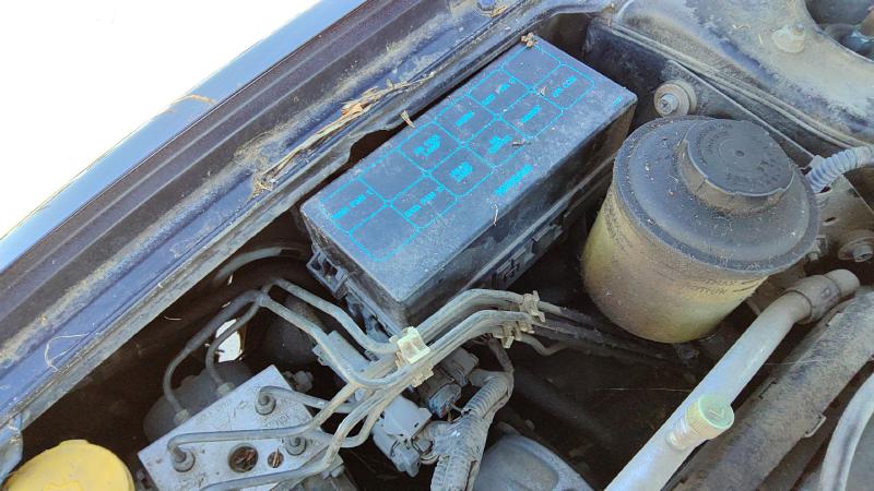 2000-2002 Infiniti G20 Engine Fuse Box