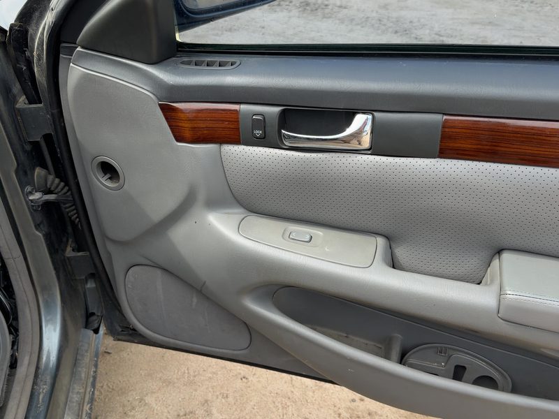 2001-2003 Cadillac Seville Front Door Trim Panel RH