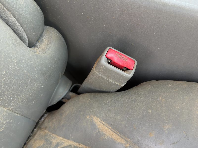 2003-2007 Chevy/gmc Suburban 1500 Series Front Seat Belt RH