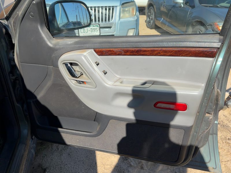 2002-2003 Jeep Grand Cherokee Front Door Trim Panel RH