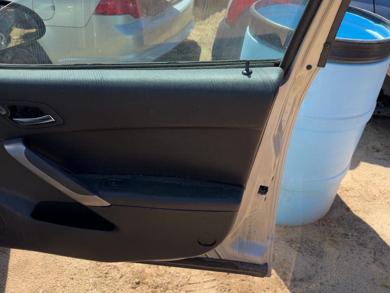 2005-2010 Pontiac G6 Front Door Trim Panel RH