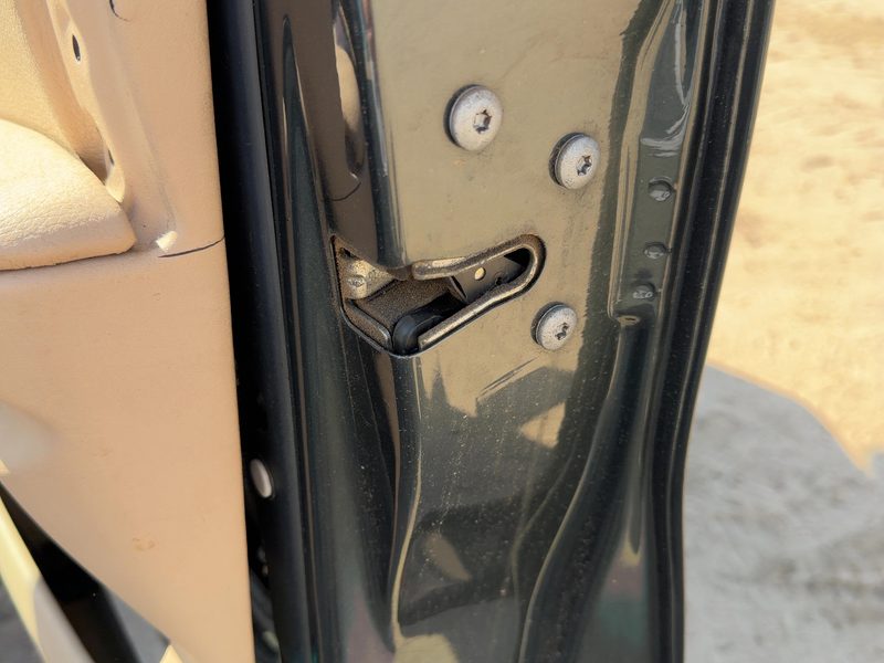 2000-2006 BMW X5 Front Door Latch RH