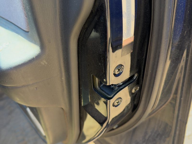 1996 Nissan Maxima Front Door Latch RH