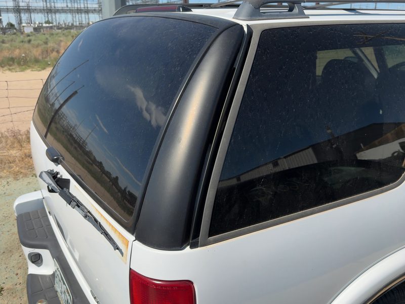 2001 Blazer S10/jimmy S15 Quarter Panel Moulding RH