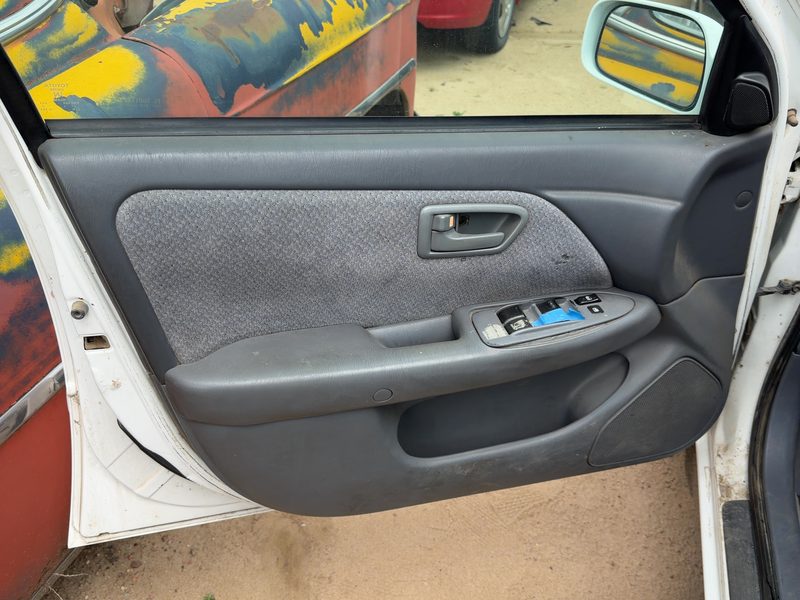 2000-2001 Toyota Camry Front Door Trim Panel LH