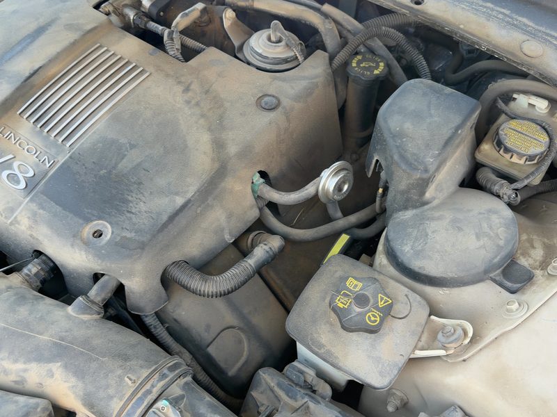 2000-2002 Lincoln LS Cylinder Head