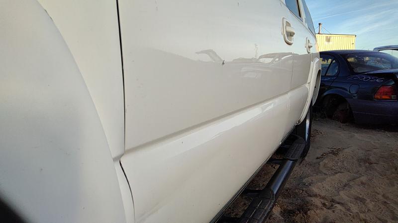 1999-2007 Chevy/gmc Suburban 1500 Series Front Door LH