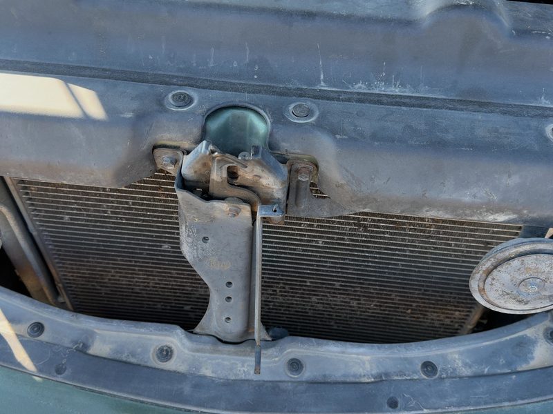 2003-2006 Kia Sorento Radiator Support