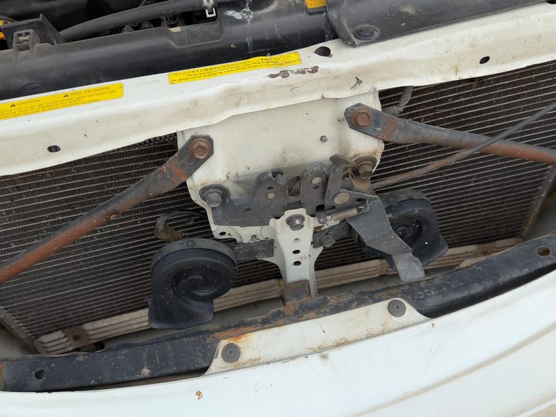 2000-2004 Infiniti I30 Radiator Support