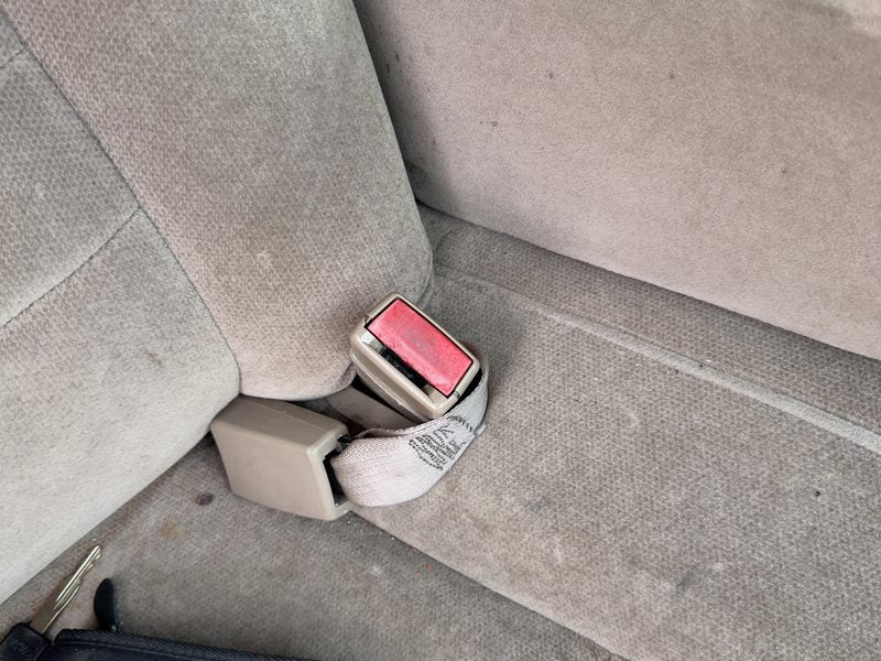 2001-2003 Mercury Grand Marquis (79 & Up) Front Seat Belt RH