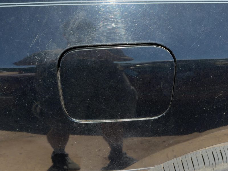 2006-2007 Infiniti M35 Fuel Tank Door
