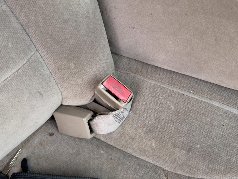 2001-2003 Mercury Grand Marquis (79 & Up) Front Seat Belt RH