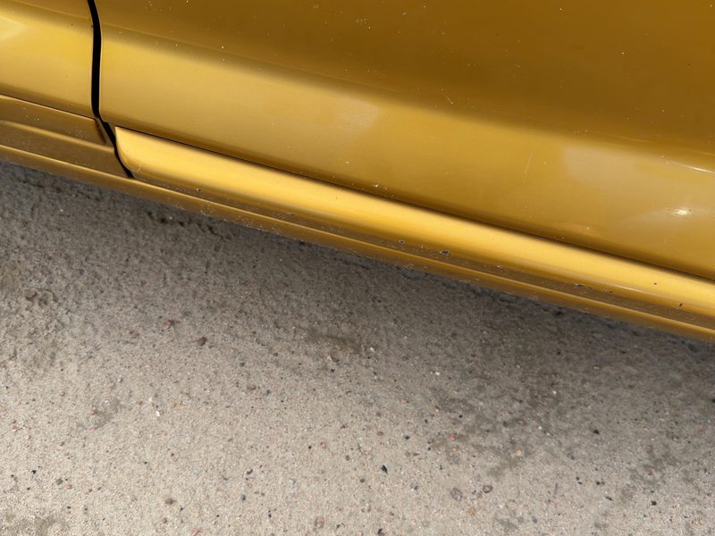 2002-2005 Pt Cruiser Front Door Moulding RH