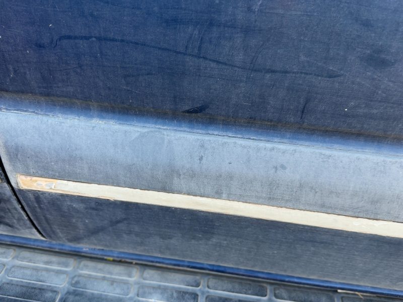 2000-2004 Chevy/gmc Suburban 1500 Series Rear Door Moulding LH