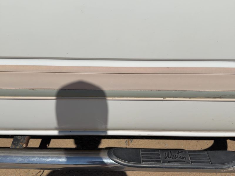 2003-2007 Chevrolet 2500 Silverado Pickup Front Door Moulding RH