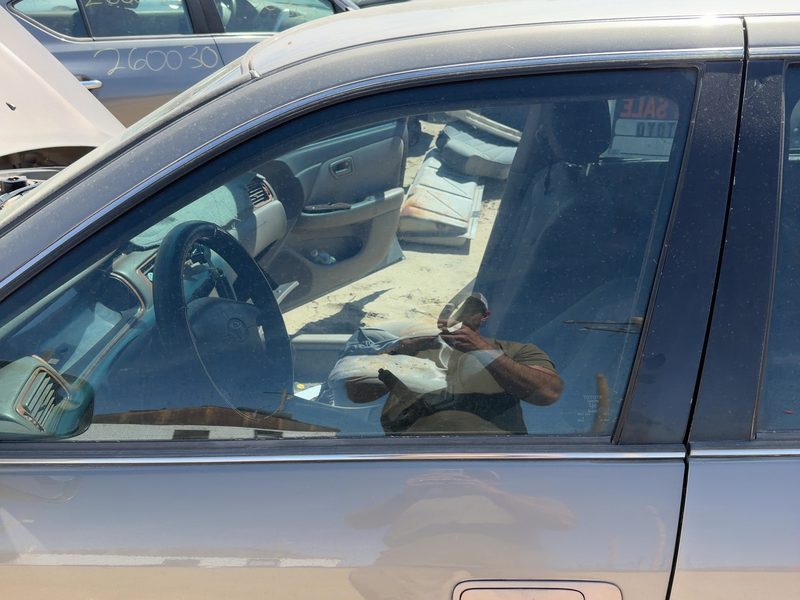 1997-2001 Toyota Camry Front Door Glass/Window LH