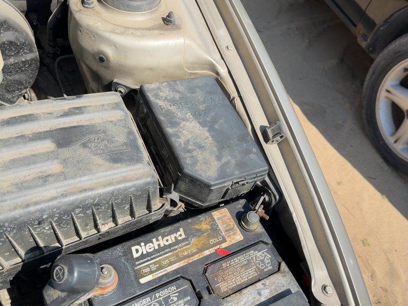 2001-2003 Hyundai Elantra Engine Fuse Box