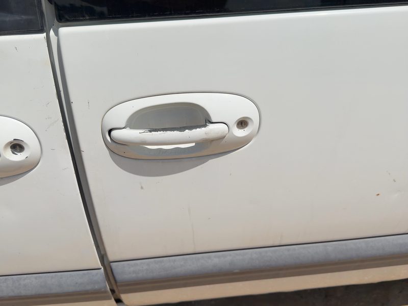 1999 Chrysler Town & Country Outside Door Handle LH