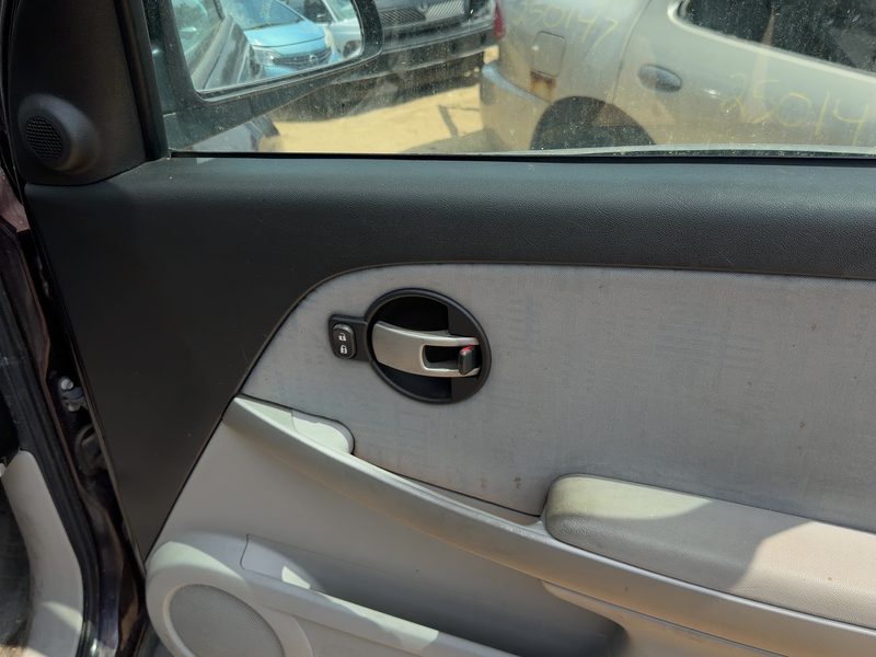 2005-2006 Chevrolet Equinox Front Door Trim Panel RH