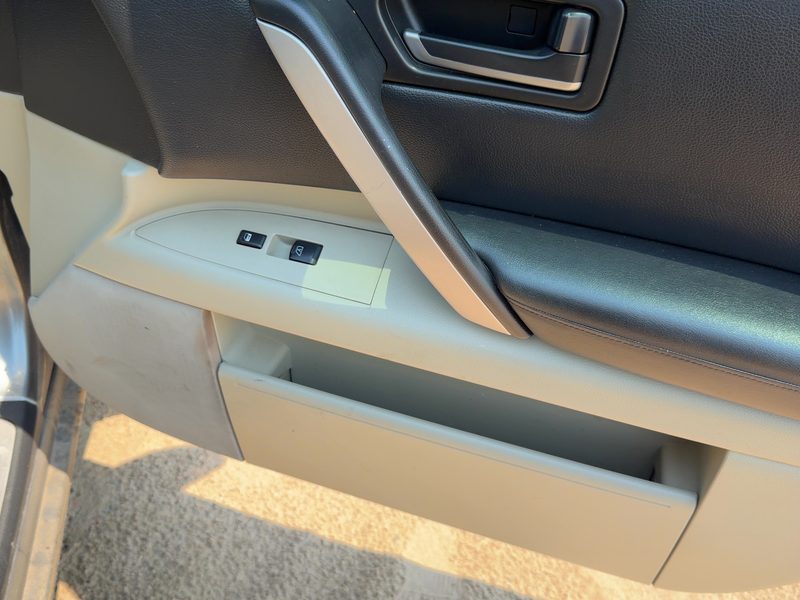 2003-2006 Infiniti FX Series Front Door Trim Panel RH