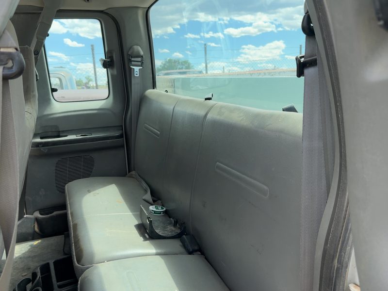 2005 Ford F350 Super Duty Pickup Rear Seat Belt RH