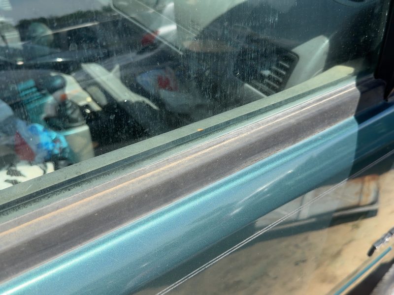 1995 Isuzu Rodeo Front Door Moulding RH