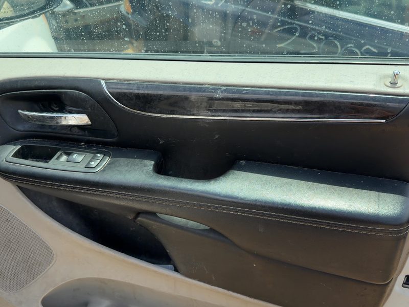 2012 Chrysler Town & Country Front Door Trim Panel RH