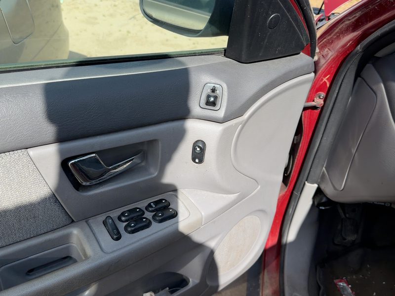 2000-2002 Ford Taurus(see Also Taurus X) Front Door Trim Panel LH