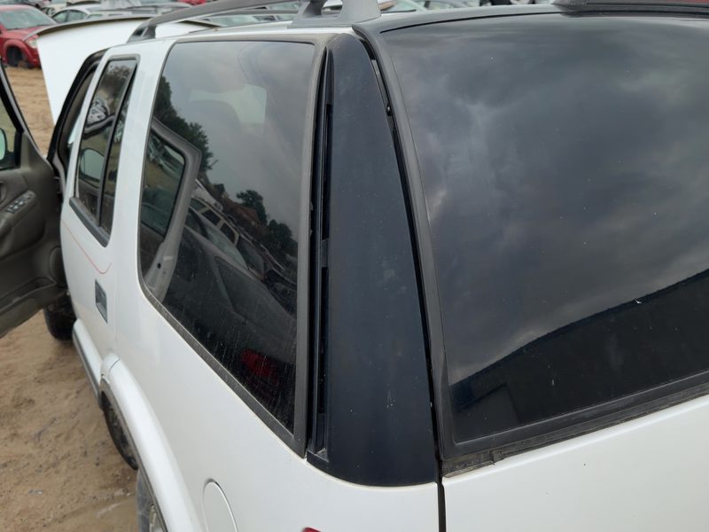 1998 Blazer S10/jimmy S15 Quarter Panel Moulding LH