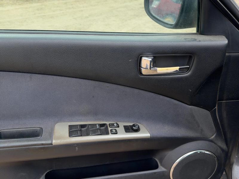 2005-2006 Nissan Altima Front Door Trim Panel LH