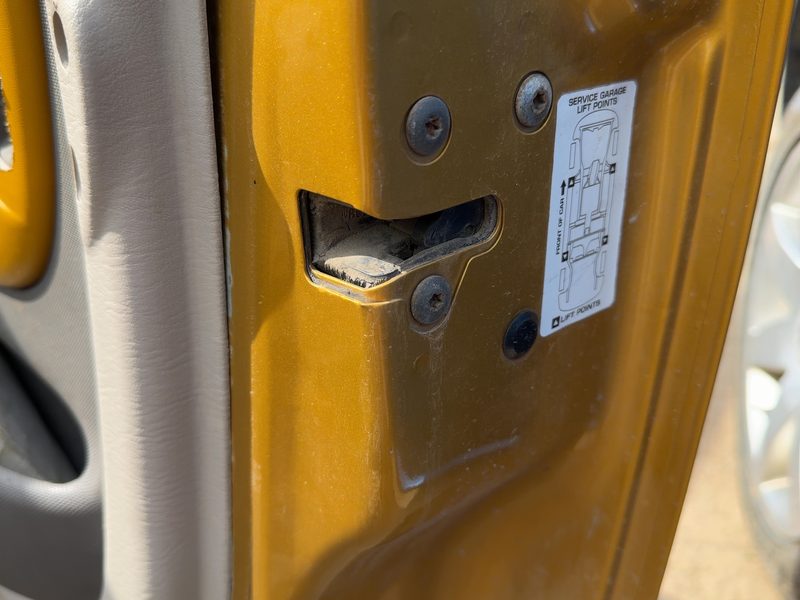 2002 Pt Cruiser Front Door Latch RH