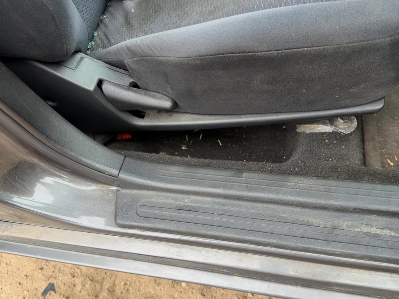 2005 Nissan Altima Seat Track RH