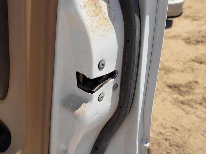 1996 Mercury Villager Front Door Latch RH
