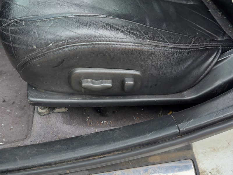 2000 Infiniti I30 Seat Track LH