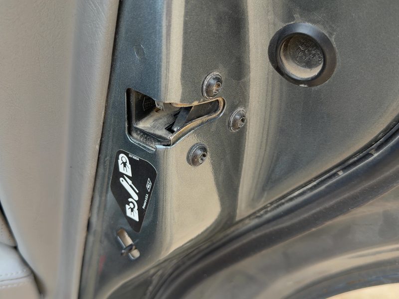 1998-2004 Cadillac Seville Rear Door Latch RH