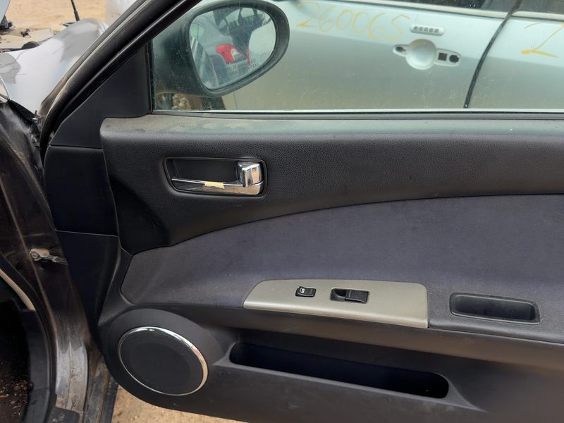 2005-2006 Nissan Altima Front Door Trim Panel RH