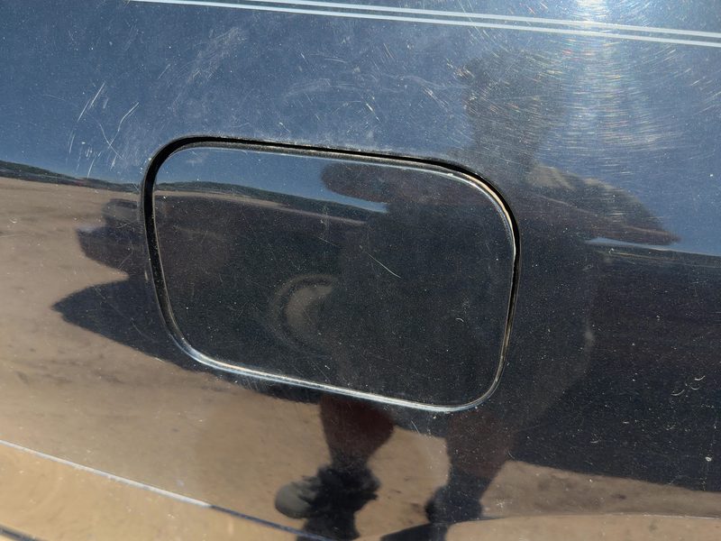 2006-2007 Infiniti M35 Fuel Tank Door