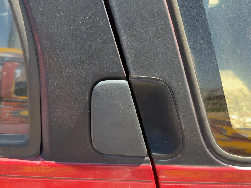 1994 Nissan Pathfinder Outside Door Handle LH