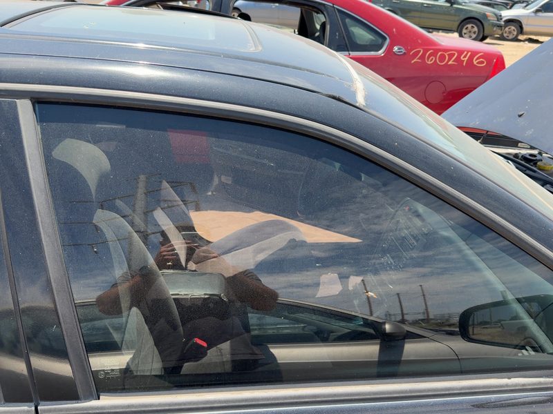 1995-1999 Nissan Maxima Front Door Glass/Window RH